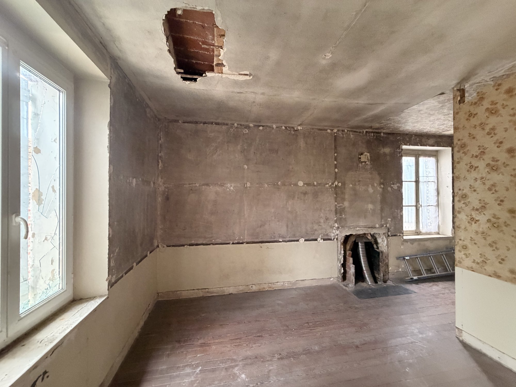 Séjour de la maison principale à Provins avant rénovation et redistribution des pièces