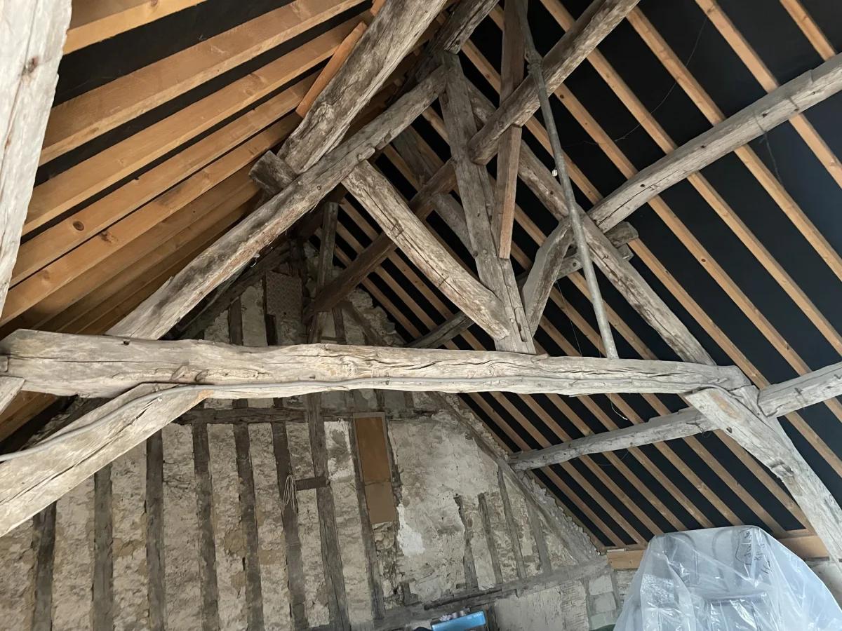 Détail de la charpente ancienne avant l'aménagement du grenier à Villenauxe-la-Grande