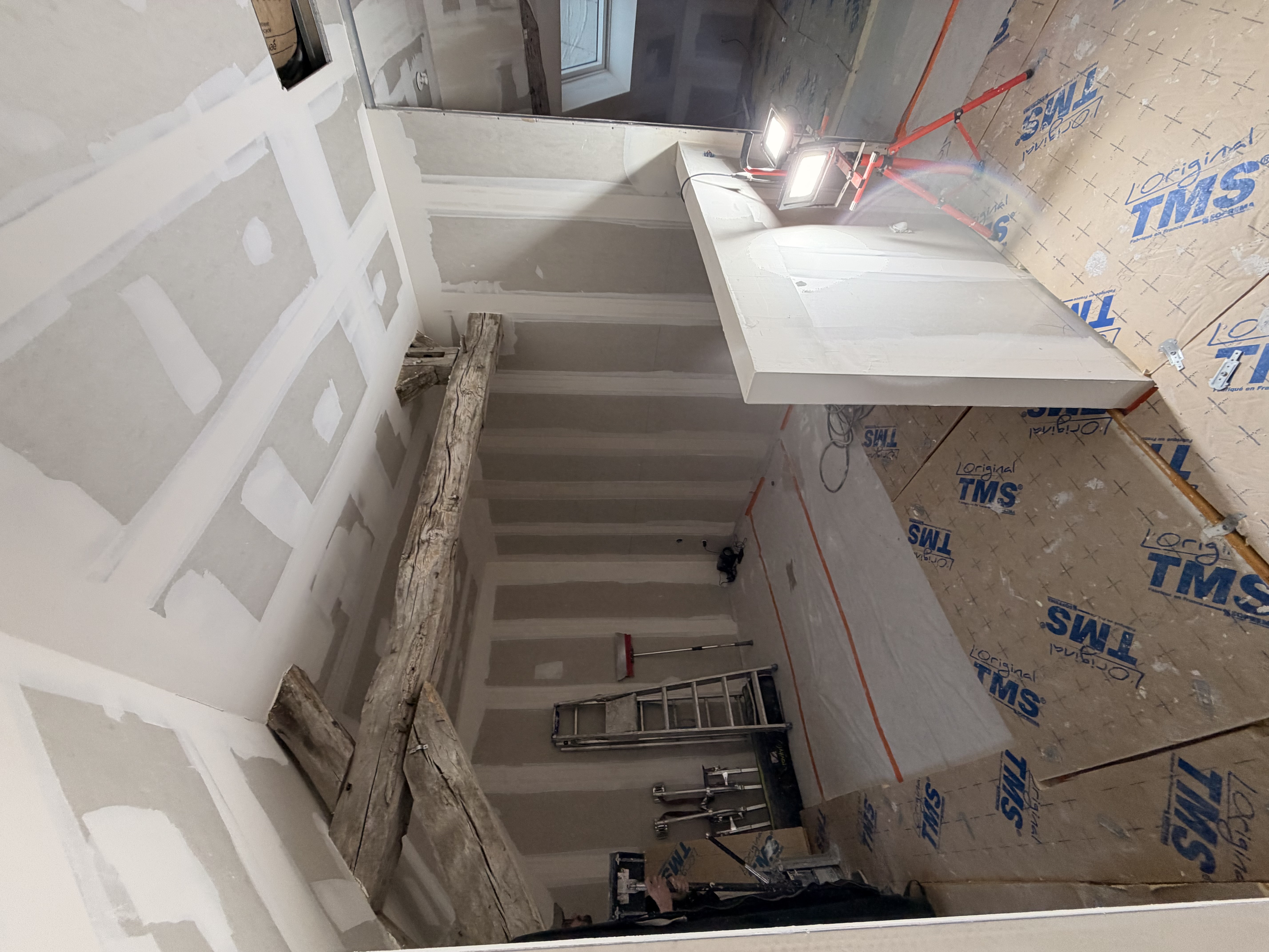 Aménagement de combles à Villenauxe-la-Grande - chantier, placo et mise en peinture