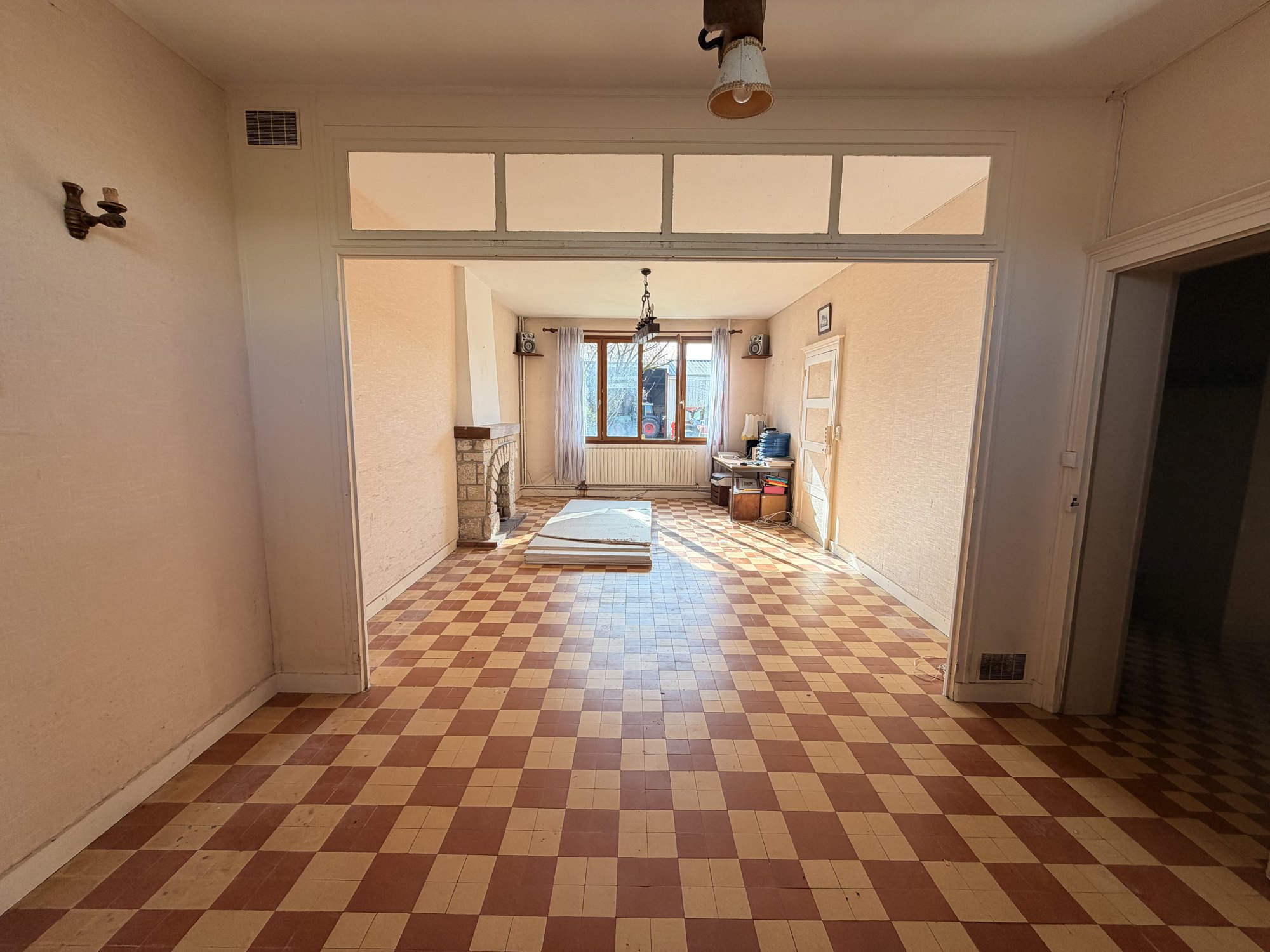 Rénovation d'une ferme près de Sézanne, enfilade des pièces de vie avant réaménagement