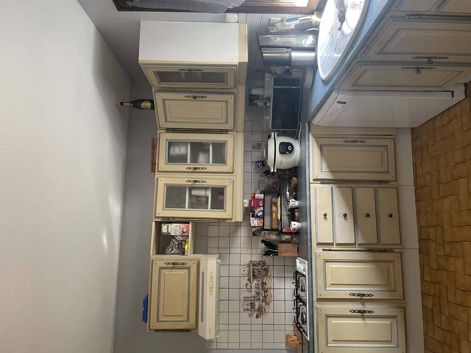 Rénovation d'une maison familiale à Maison Rouge près de Provins - cuisine fermée et datée avant travaux