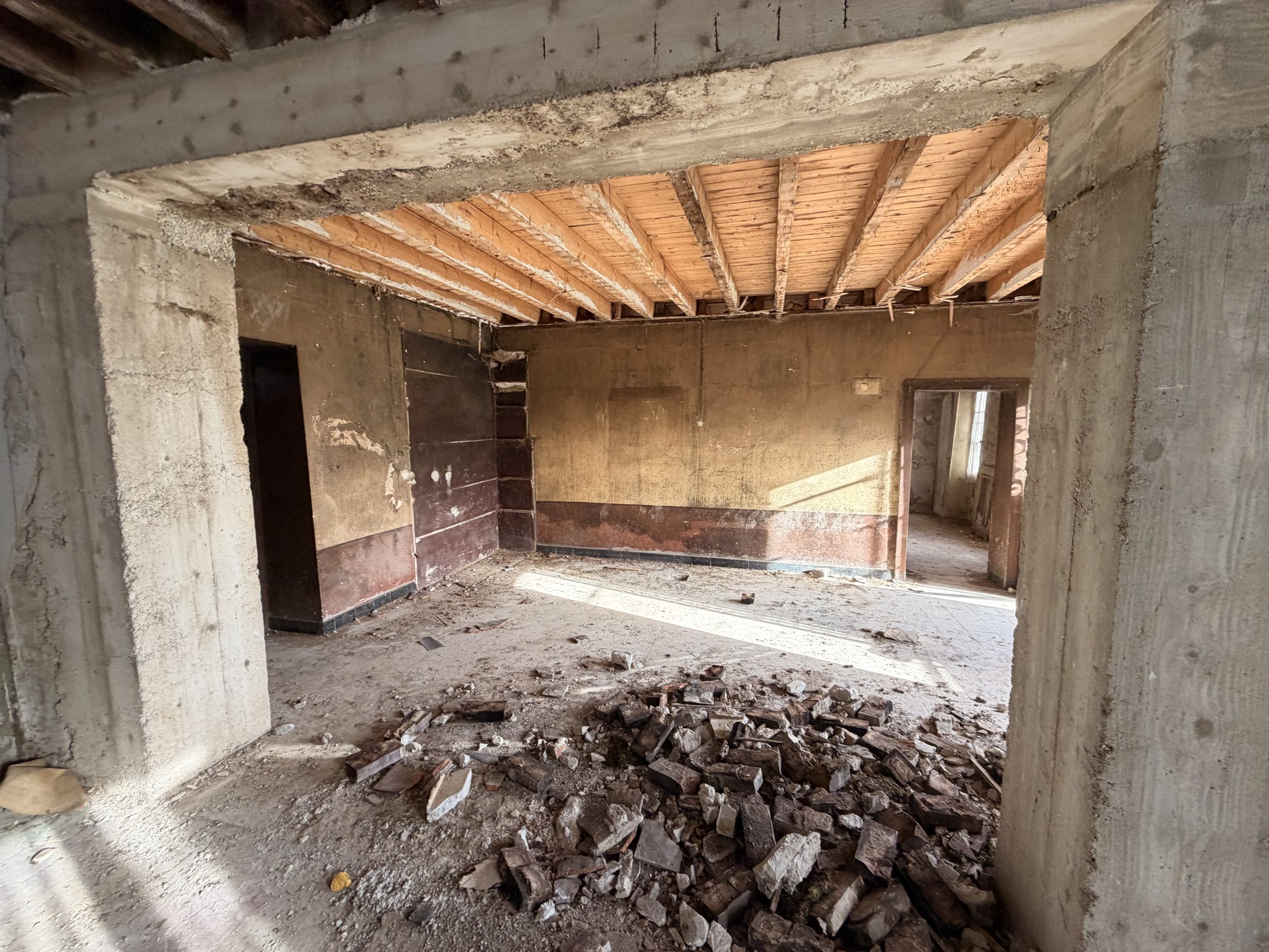 Volume intérieur brut avant la rénovation complète d'un corps de ferme à Chalmaison près de Provins