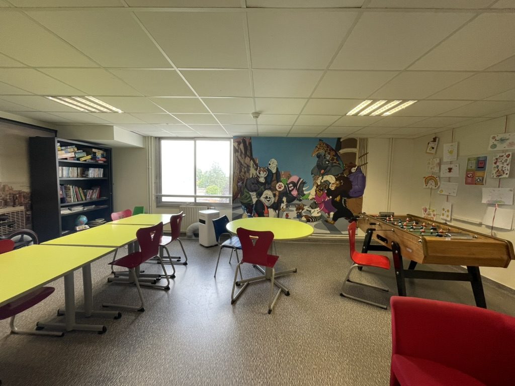 Aménagement d'une salle de vie pour enfants hospitalisés à Troyes - salle impersonnelle avant travaux
